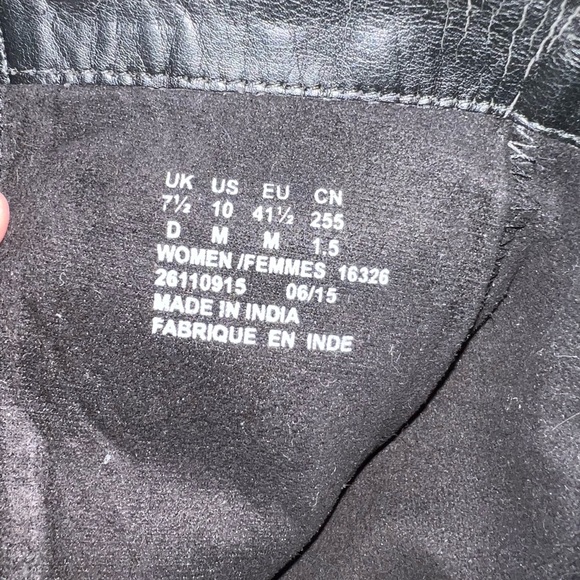 Clark’s boots - Picture 4 of 4